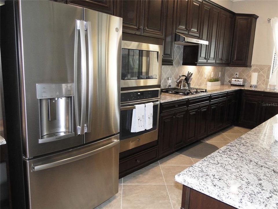 For Rent: $10,000 (3 beds, 2 baths, 2006 Square Feet)