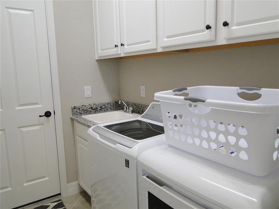 For Rent: $10,000 (3 beds, 2 baths, 2006 Square Feet)