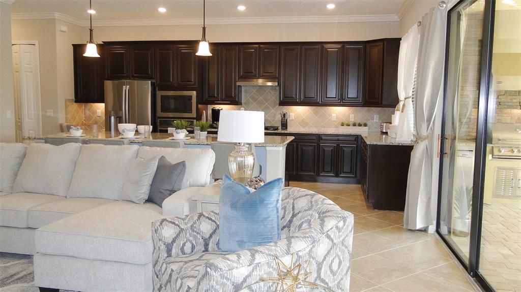 For Rent: $10,000 (3 beds, 2 baths, 2006 Square Feet)