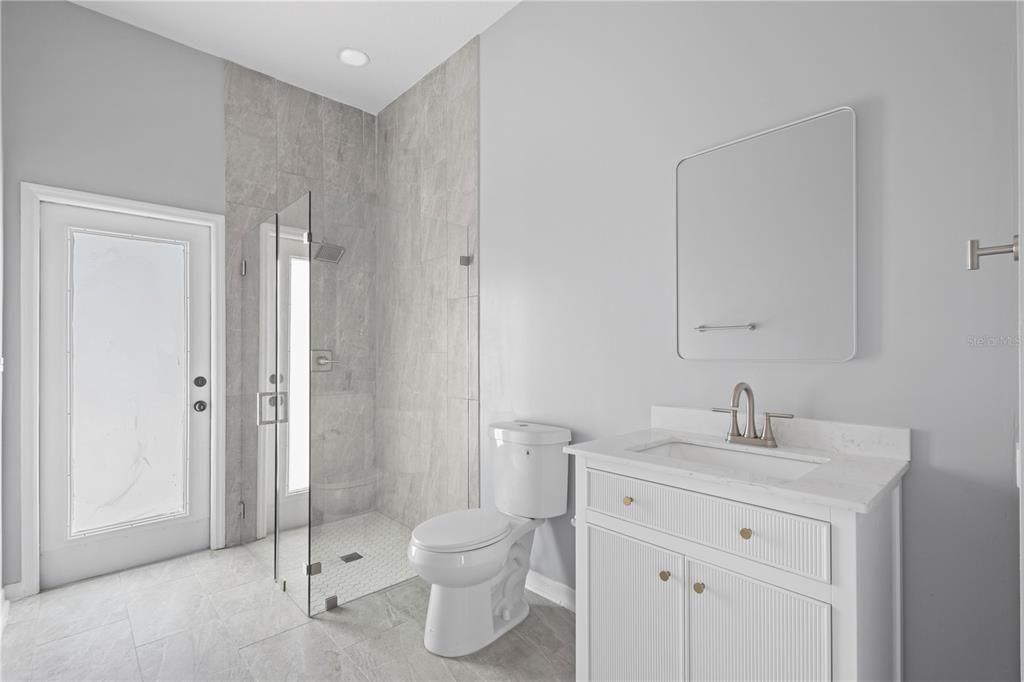 Activo con contrato: $949,000 (5 camas, 3 baños, 3662 Pies cuadrados)