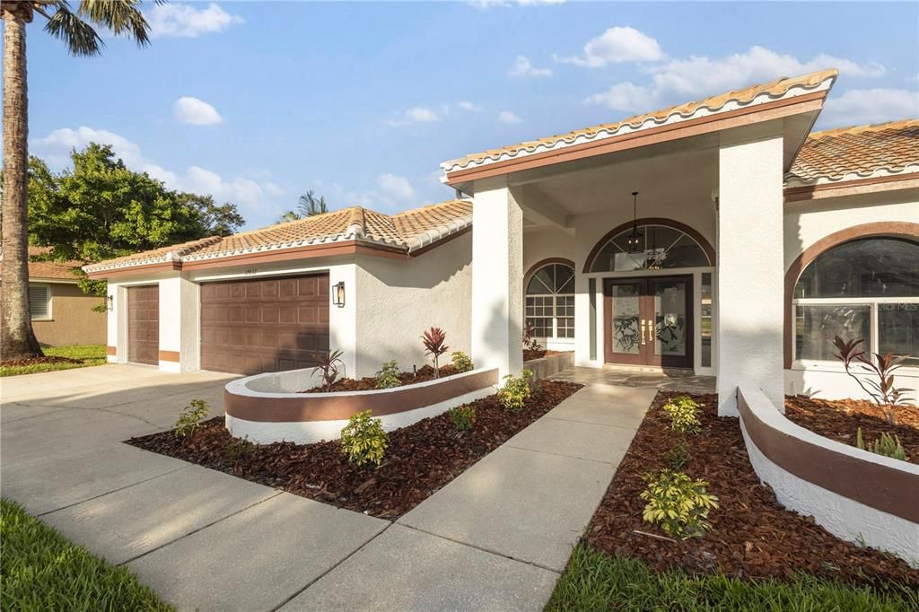 Activo con contrato: $949,000 (5 camas, 3 baños, 3662 Pies cuadrados)