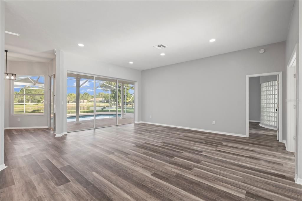 Activo con contrato: $949,000 (5 camas, 3 baños, 3662 Pies cuadrados)