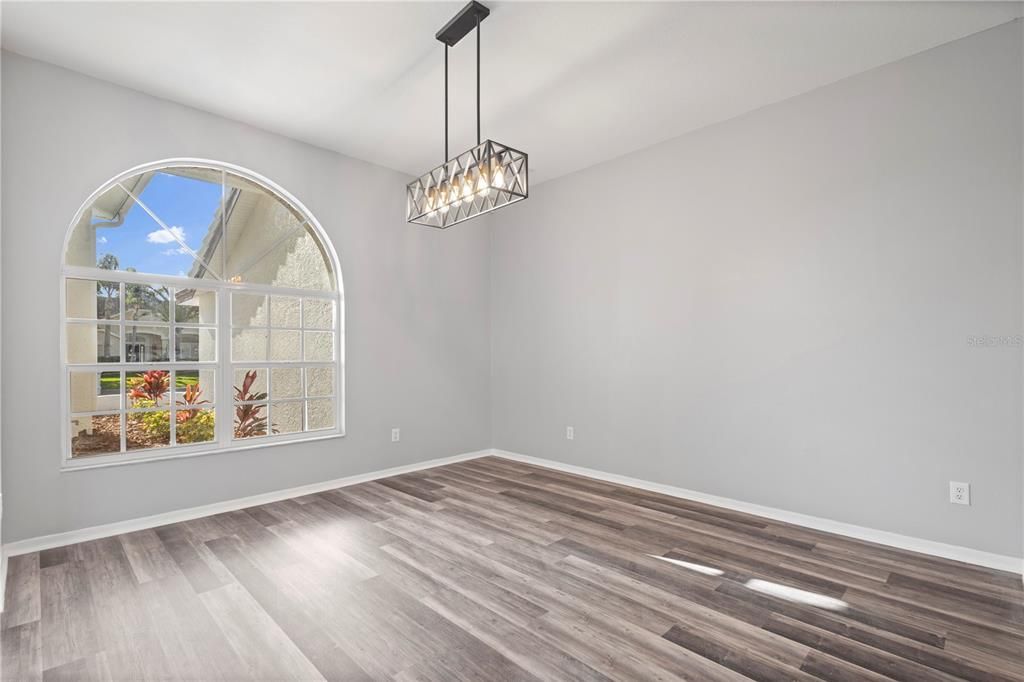 Activo con contrato: $949,000 (5 camas, 3 baños, 3662 Pies cuadrados)