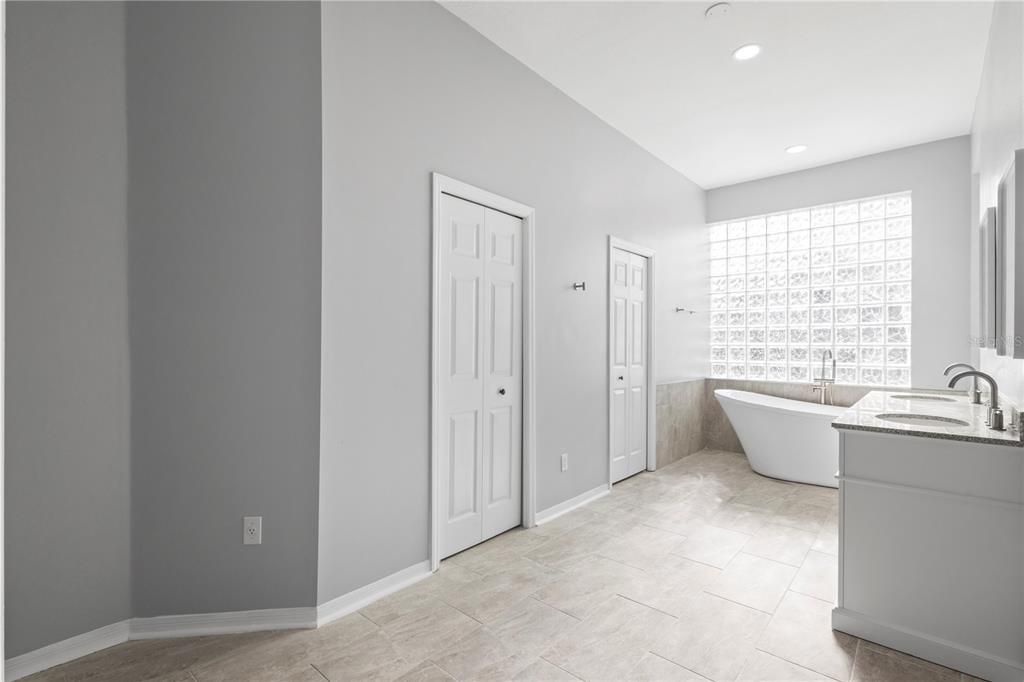 Activo con contrato: $949,000 (5 camas, 3 baños, 3662 Pies cuadrados)