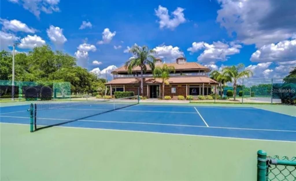 Activo con contrato: $949,000 (5 camas, 3 baños, 3662 Pies cuadrados)