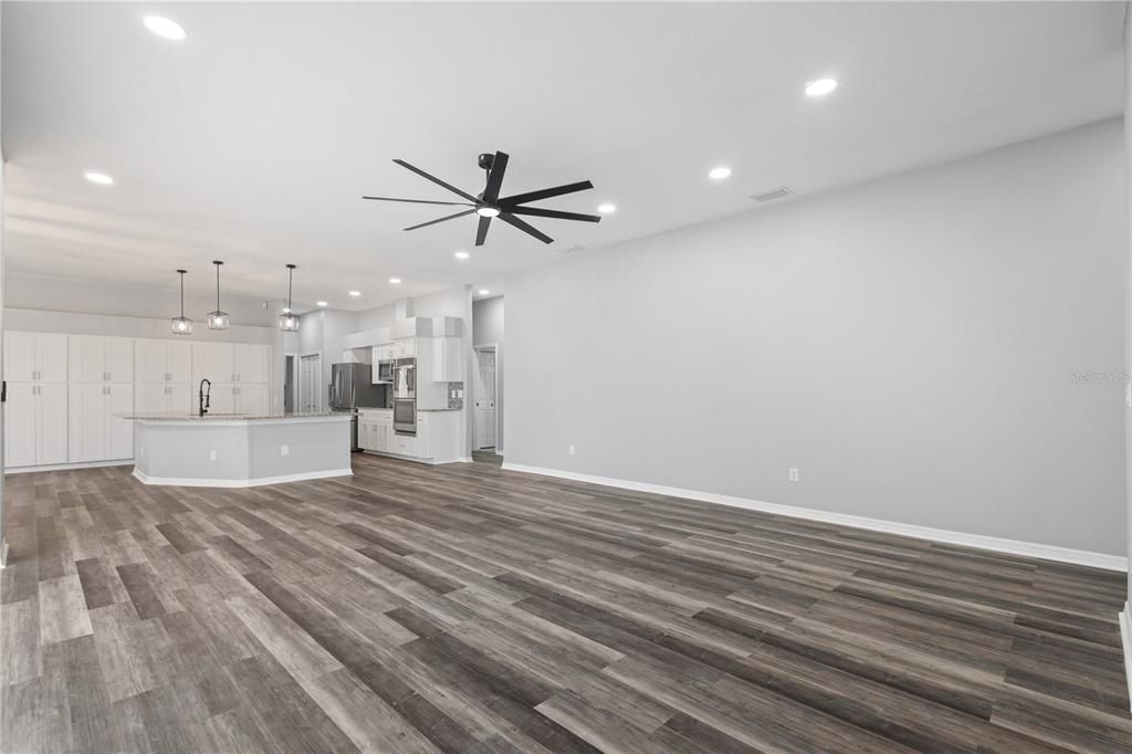 Activo con contrato: $949,000 (5 camas, 3 baños, 3662 Pies cuadrados)