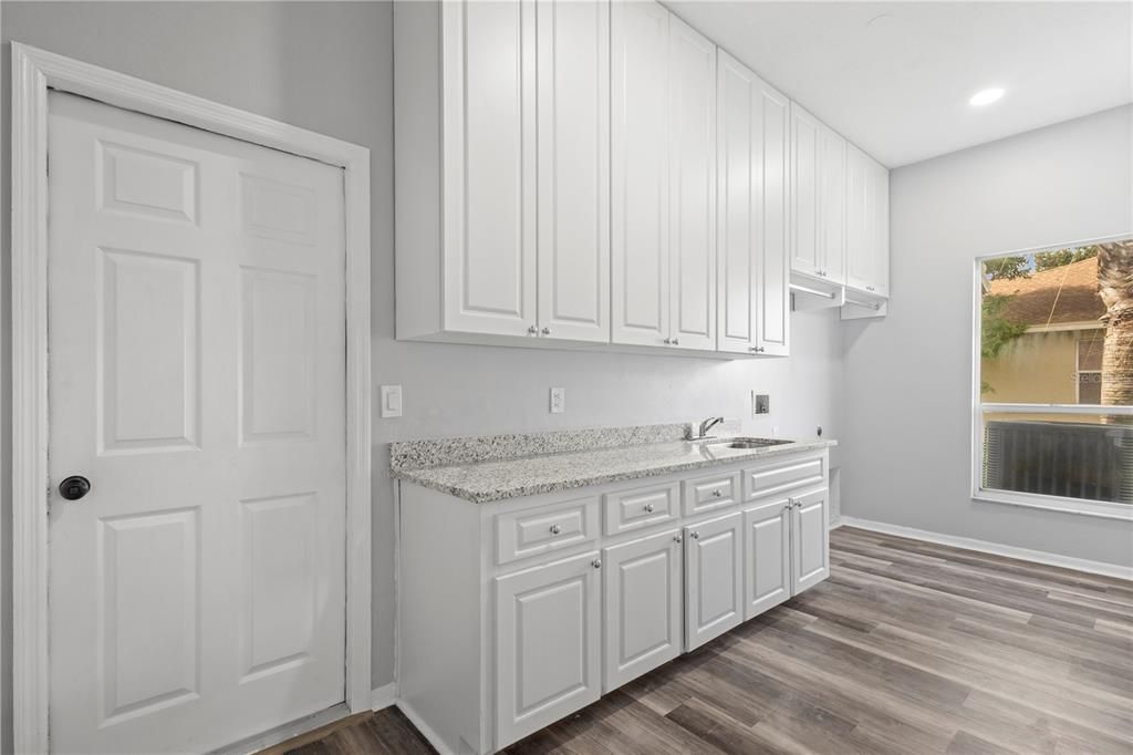 Activo con contrato: $949,000 (5 camas, 3 baños, 3662 Pies cuadrados)