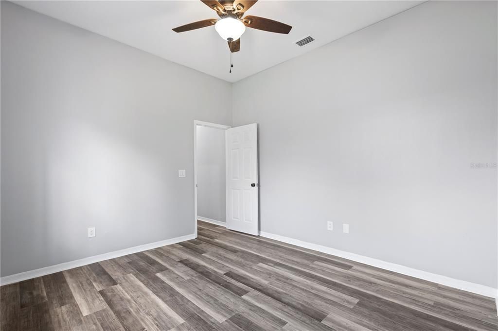 Activo con contrato: $949,000 (5 camas, 3 baños, 3662 Pies cuadrados)