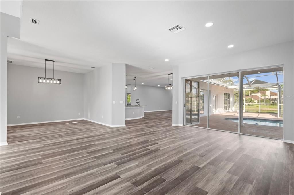 Activo con contrato: $949,000 (5 camas, 3 baños, 3662 Pies cuadrados)