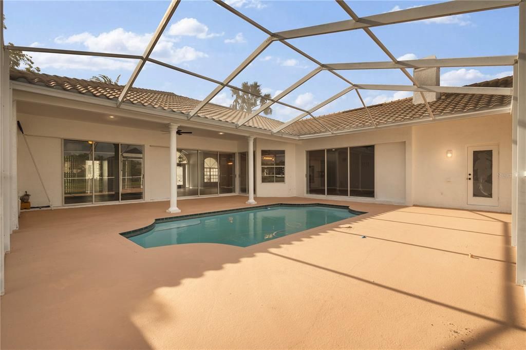 Activo con contrato: $949,000 (5 camas, 3 baños, 3662 Pies cuadrados)