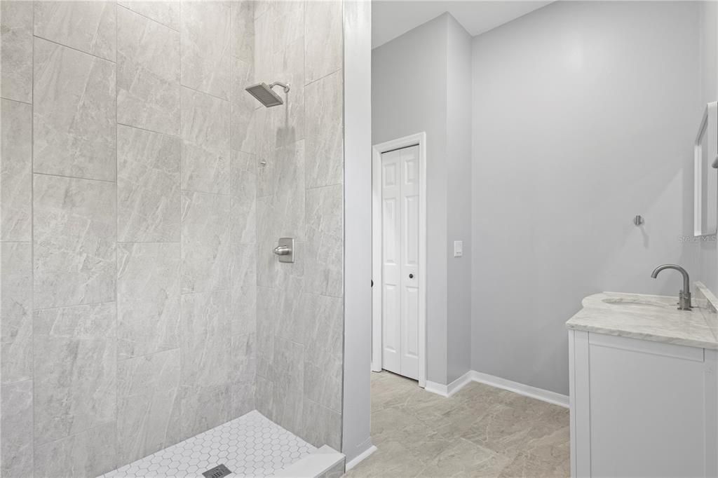 Activo con contrato: $949,000 (5 camas, 3 baños, 3662 Pies cuadrados)