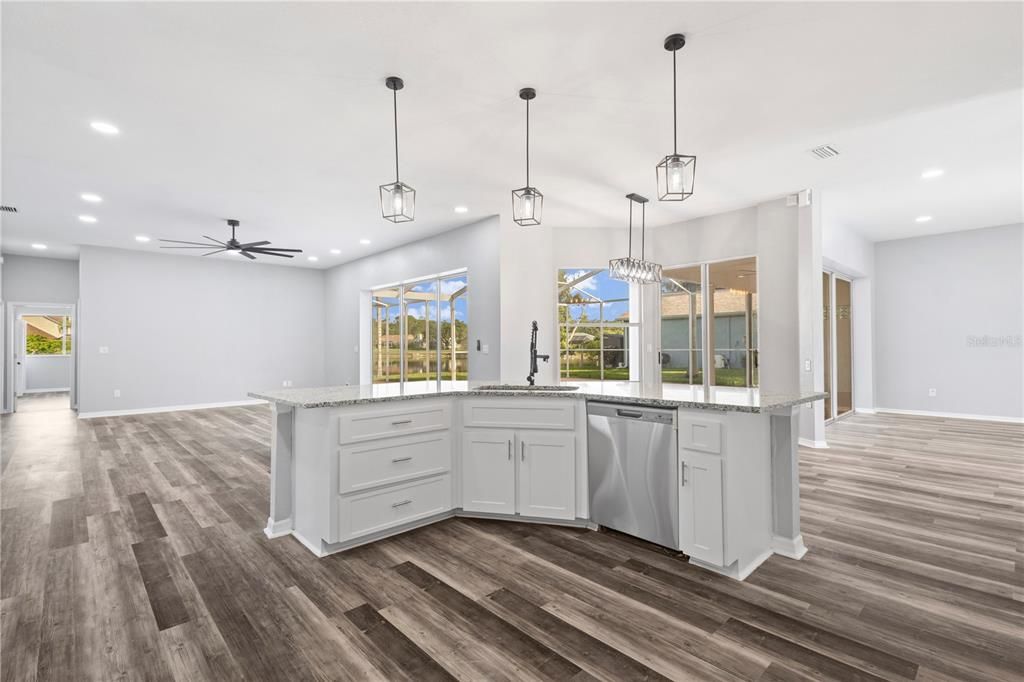 Activo con contrato: $949,000 (5 camas, 3 baños, 3662 Pies cuadrados)