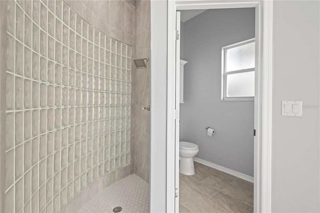 Activo con contrato: $949,000 (5 camas, 3 baños, 3662 Pies cuadrados)