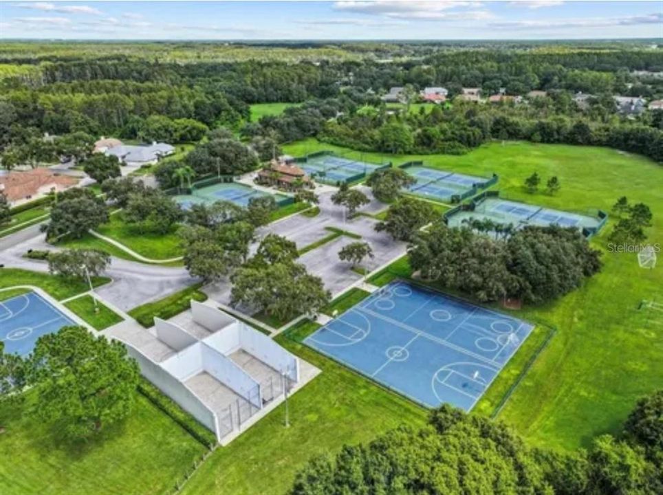 Activo con contrato: $949,000 (5 camas, 3 baños, 3662 Pies cuadrados)