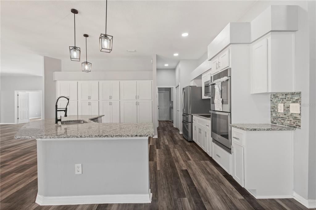 Activo con contrato: $949,000 (5 camas, 3 baños, 3662 Pies cuadrados)