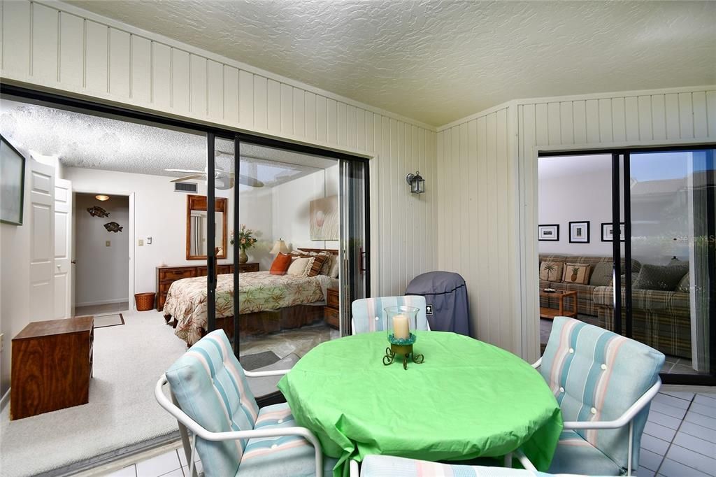 На продажу: $220,000 (2 спален, 2 ванн, 1177 Квадратных фут)