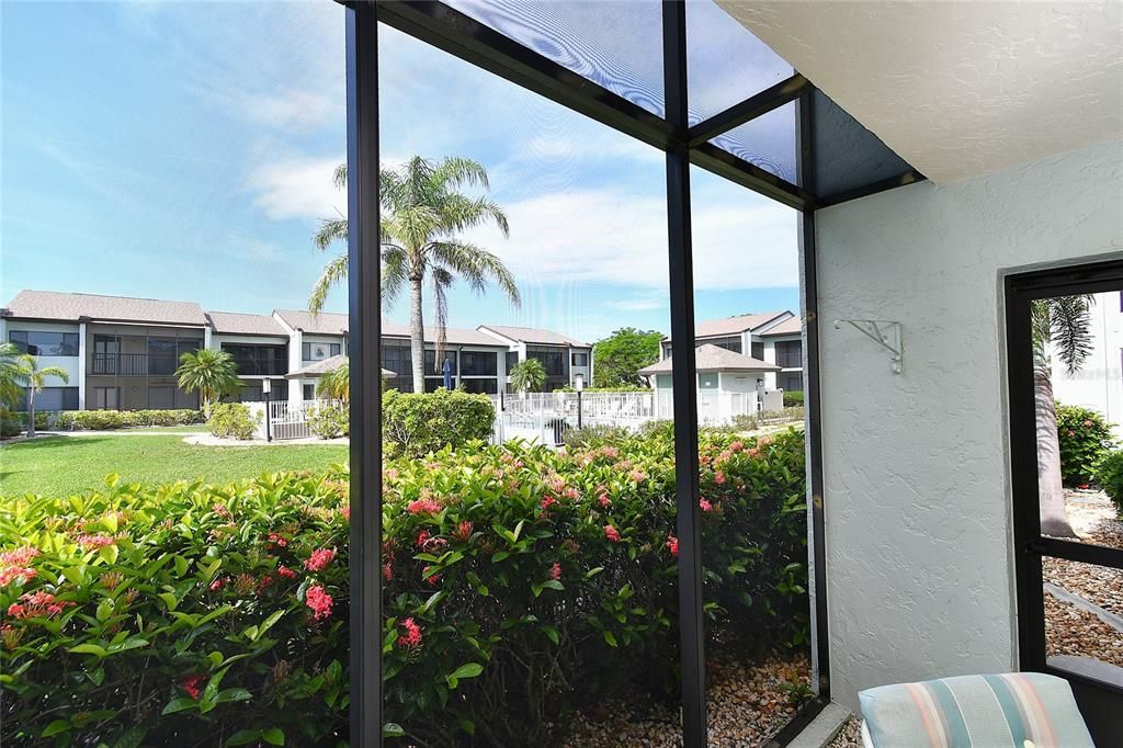 На продажу: $220,000 (2 спален, 2 ванн, 1177 Квадратных фут)