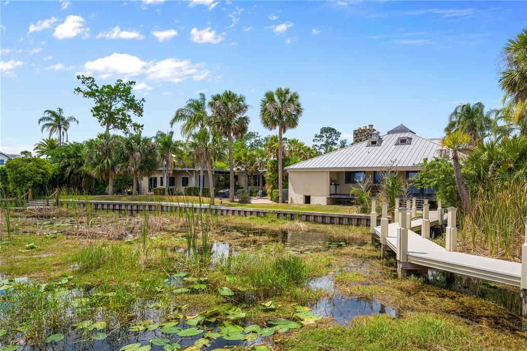 合同活跃: $3,500,000 (5 贝兹, 3 浴室, 6446 平方英尺)