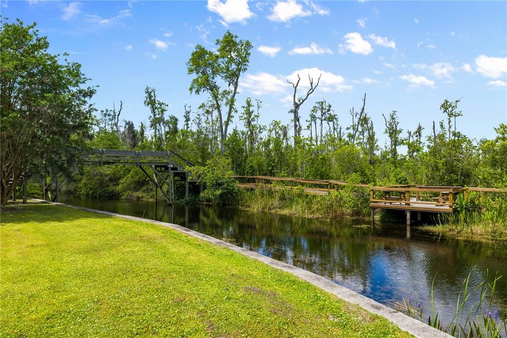 合同活跃: $3,500,000 (5 贝兹, 3 浴室, 6446 平方英尺)