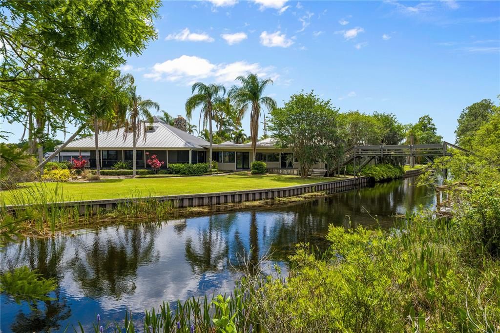 合同活跃: $3,500,000 (5 贝兹, 3 浴室, 6446 平方英尺)