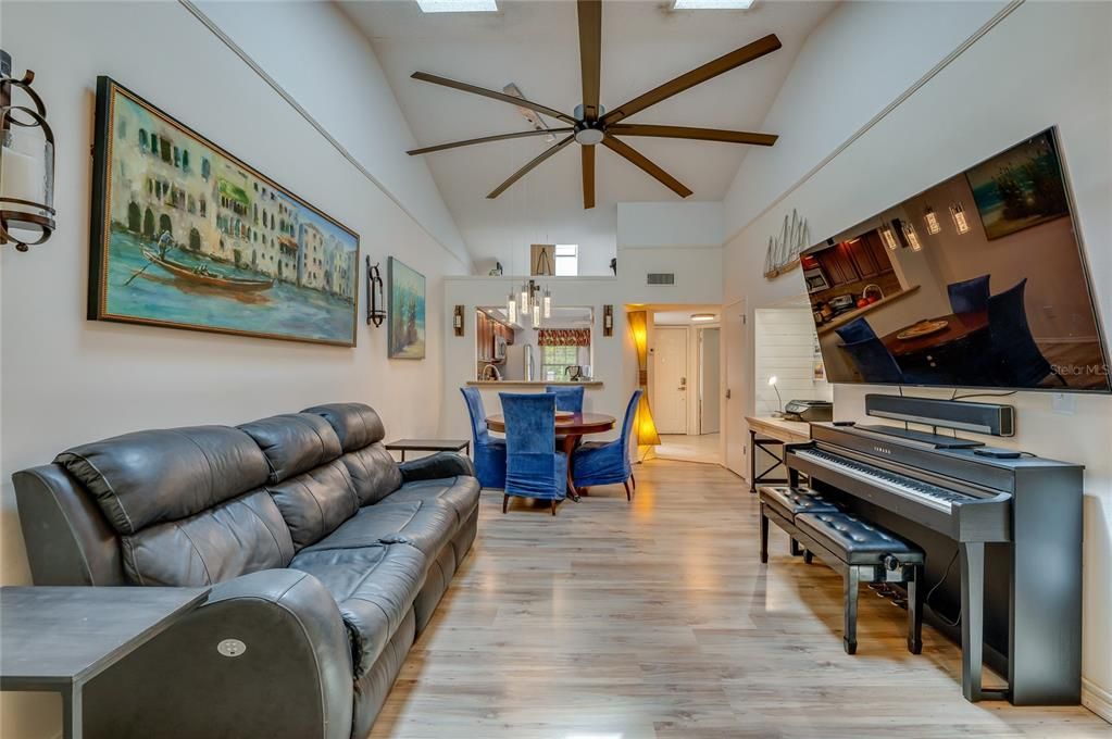 For Sale: $255,000 (3 beds, 2 baths, 1376 Square Feet)