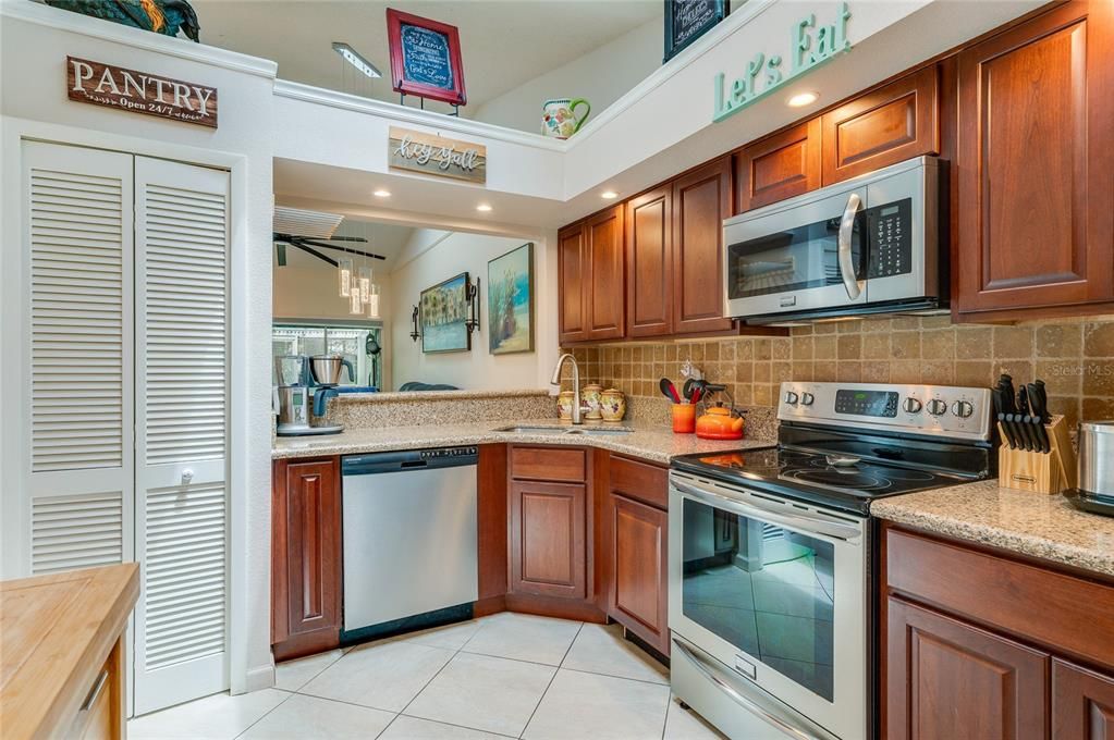 For Sale: $255,000 (3 beds, 2 baths, 1376 Square Feet)