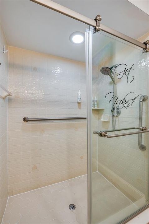 For Sale: $255,000 (3 beds, 2 baths, 1376 Square Feet)