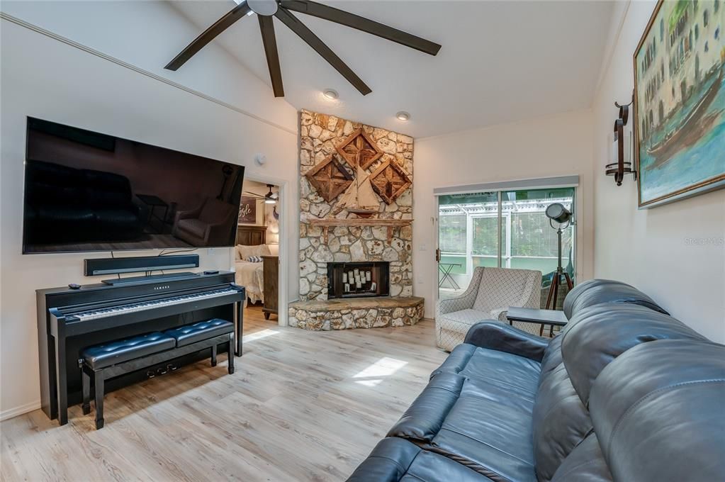 For Sale: $255,000 (3 beds, 2 baths, 1376 Square Feet)