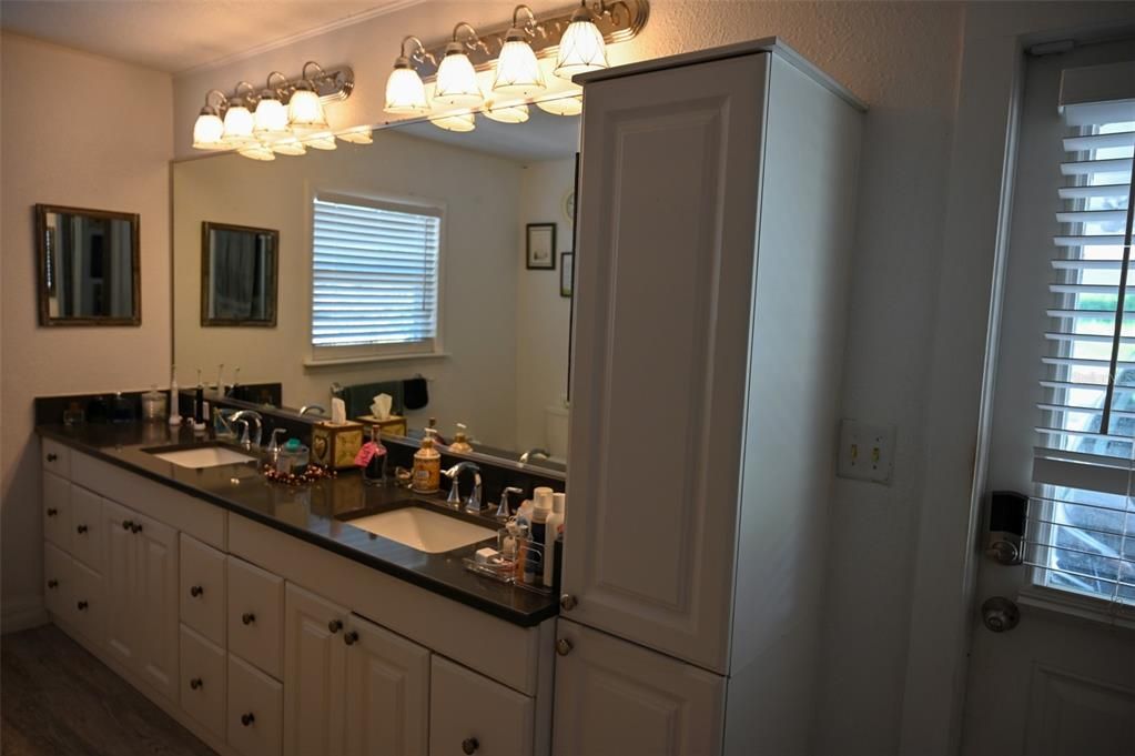 En Venta: $1,549,000 (3 camas, 2 baños, 2976 Pies cuadrados)