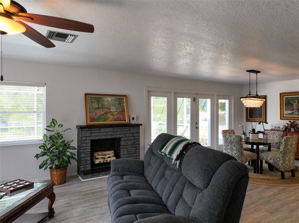 En Venta: $1,549,000 (3 camas, 2 baños, 2976 Pies cuadrados)