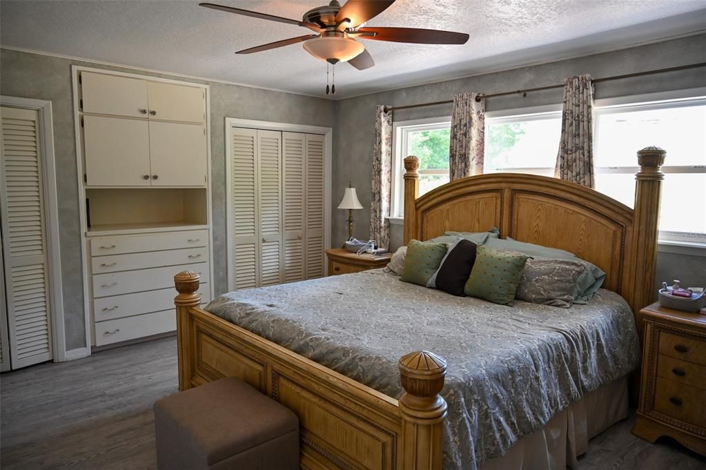 En Venta: $1,549,000 (3 camas, 2 baños, 2976 Pies cuadrados)