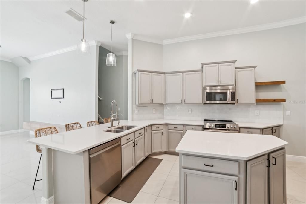 Active With Contract: $519,000 (5 beds, 4 baths, 3032 Square Feet)