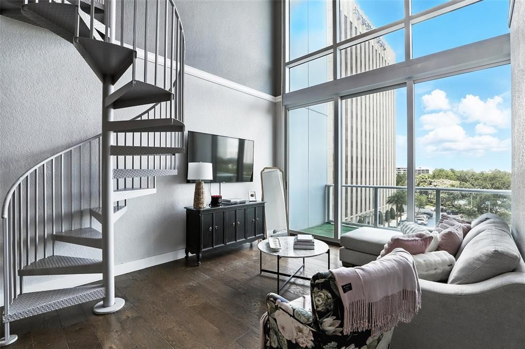 For Sale: $349,900 (1 beds, 1 baths, 943 Square Feet)