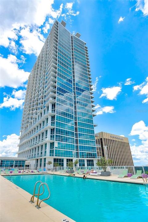 For Sale: $349,900 (1 beds, 1 baths, 943 Square Feet)