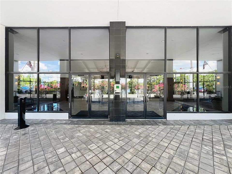 For Sale: $219,999 (1 beds, 1 baths, 799 Square Feet)