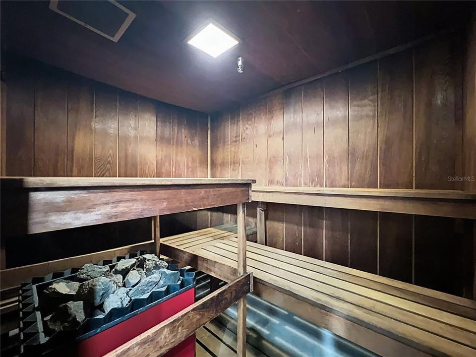 For Sale: $219,999 (1 beds, 1 baths, 799 Square Feet)