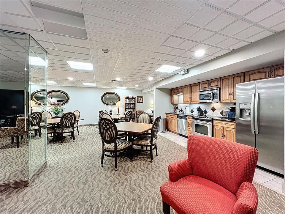 For Sale: $219,999 (1 beds, 1 baths, 799 Square Feet)