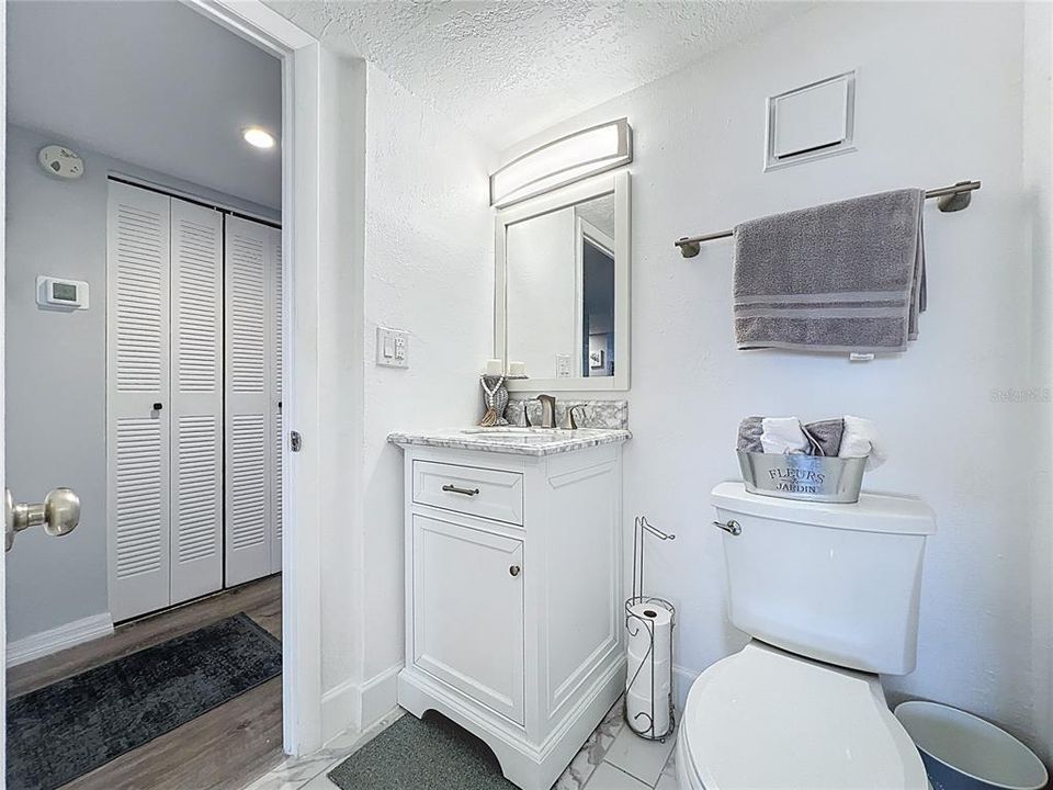 For Sale: $219,999 (1 beds, 1 baths, 799 Square Feet)