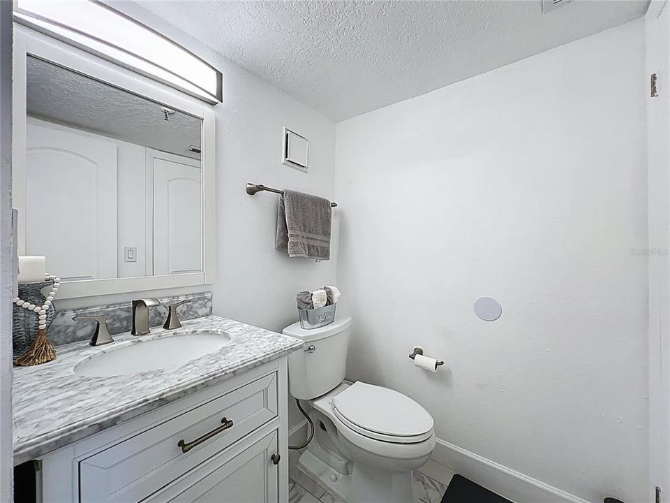 For Sale: $219,999 (1 beds, 1 baths, 799 Square Feet)