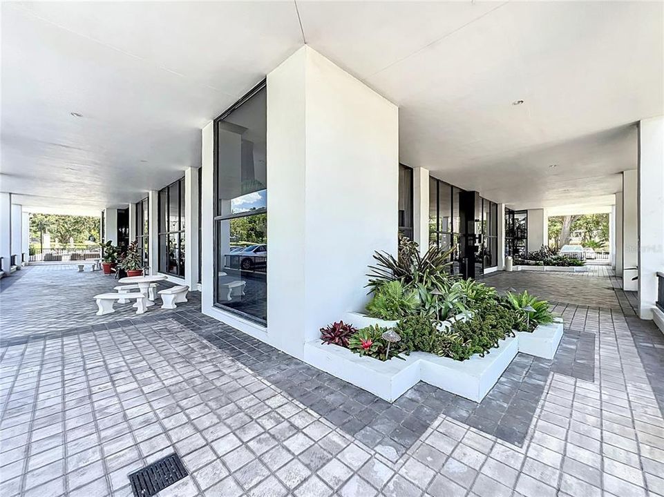 For Sale: $219,999 (1 beds, 1 baths, 799 Square Feet)