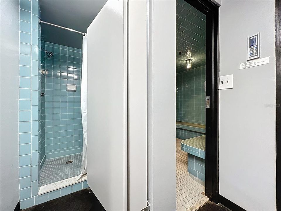 For Sale: $219,999 (1 beds, 1 baths, 799 Square Feet)