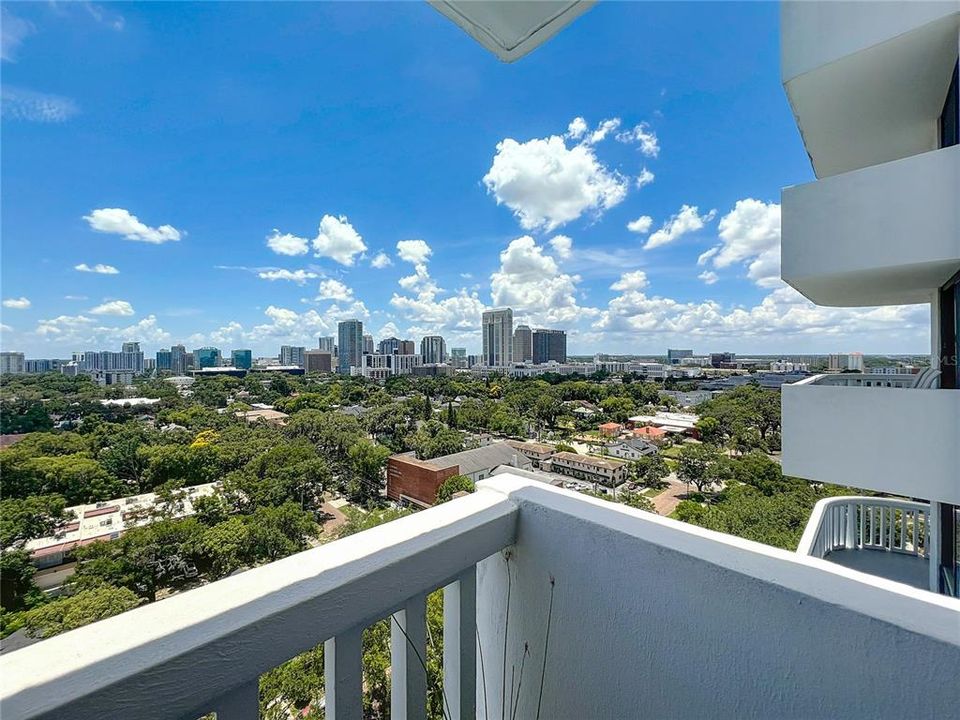 For Sale: $219,999 (1 beds, 1 baths, 799 Square Feet)