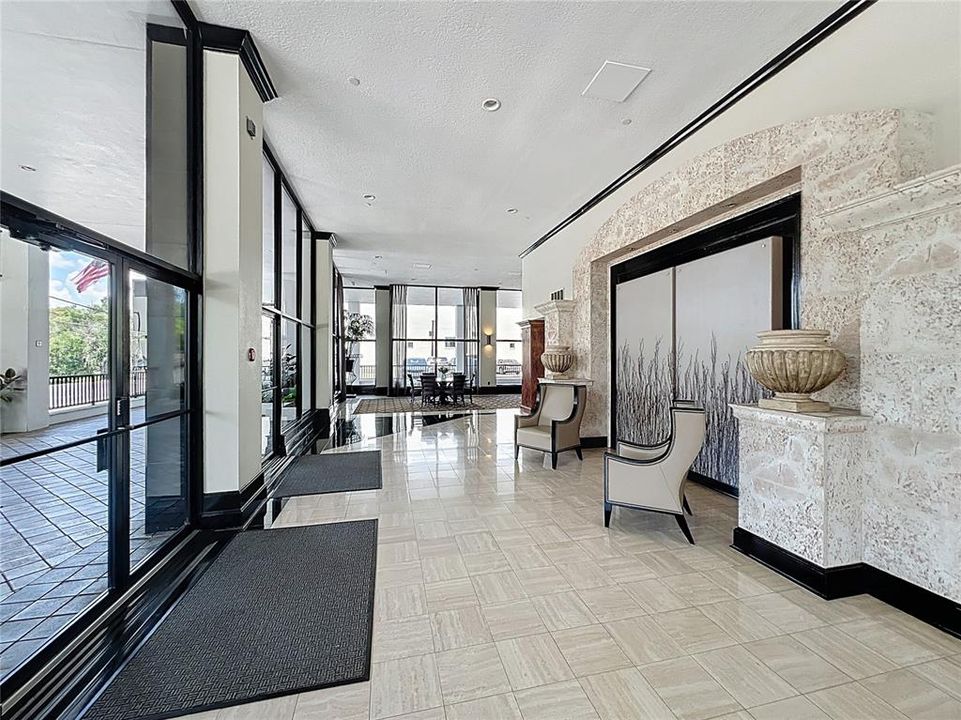 For Sale: $219,999 (1 beds, 1 baths, 799 Square Feet)