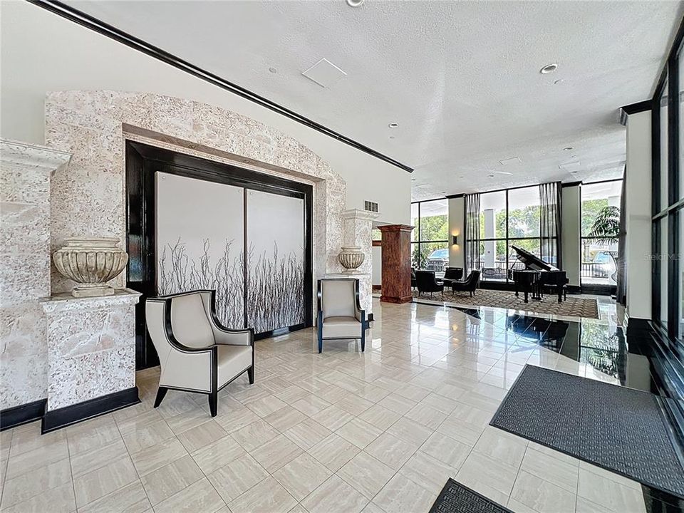 For Sale: $219,999 (1 beds, 1 baths, 799 Square Feet)