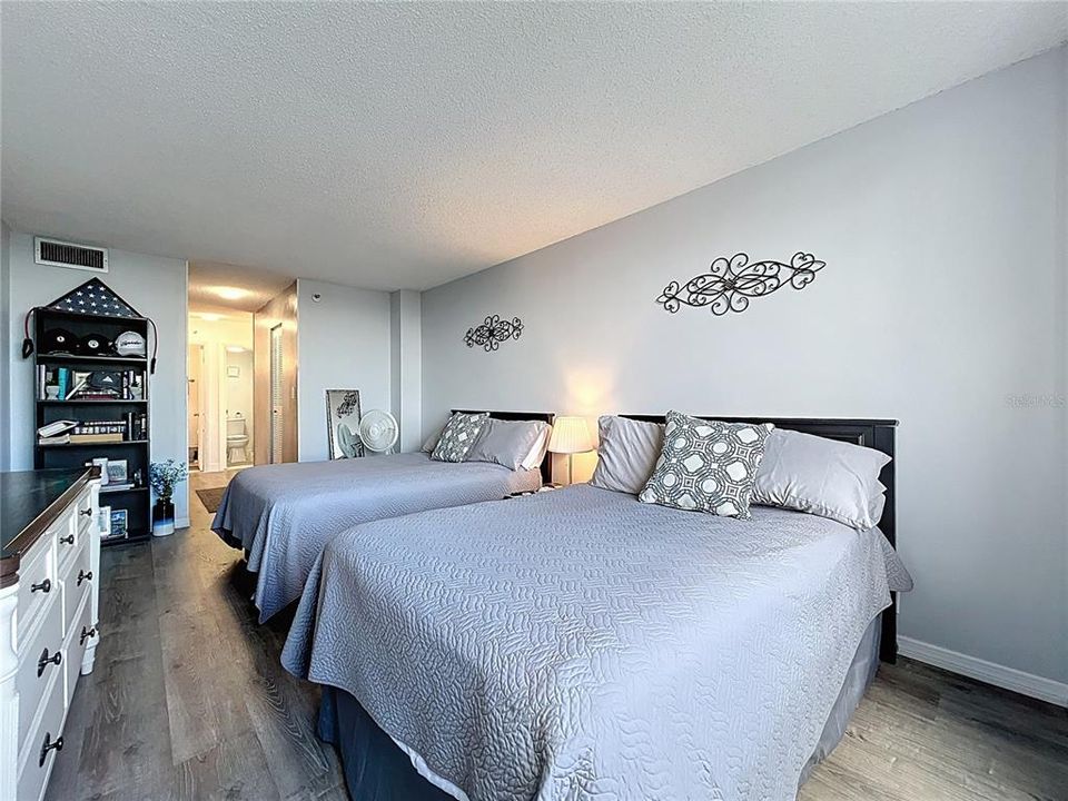 For Sale: $219,999 (1 beds, 1 baths, 799 Square Feet)