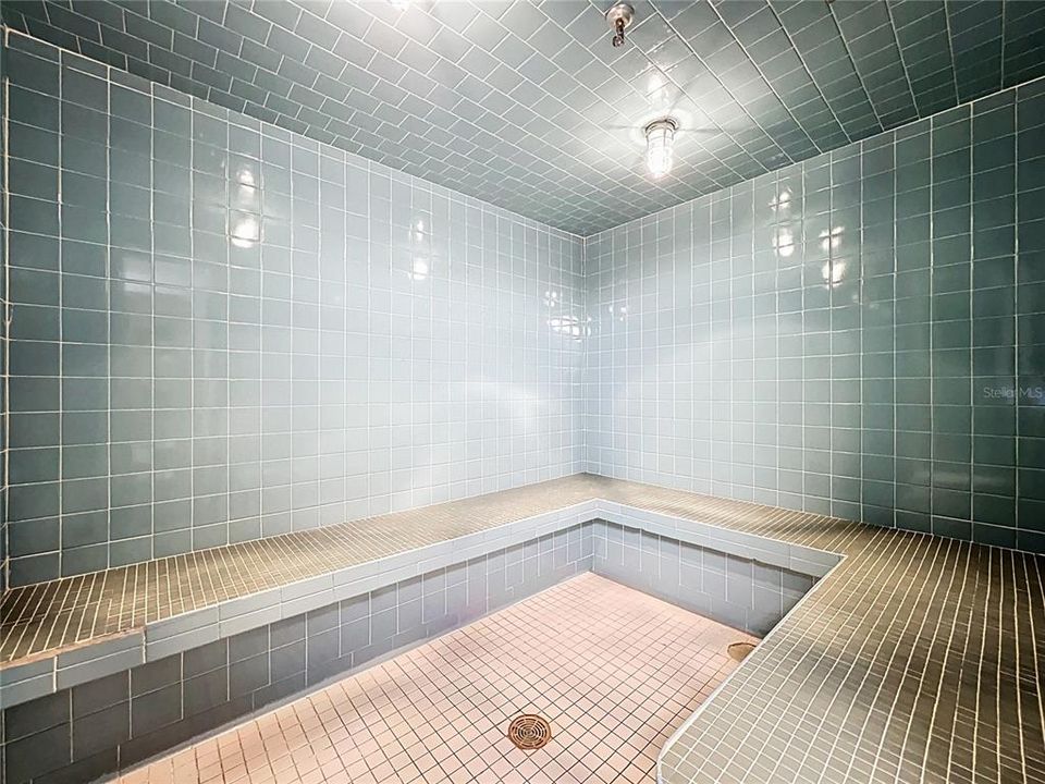 For Sale: $219,999 (1 beds, 1 baths, 799 Square Feet)