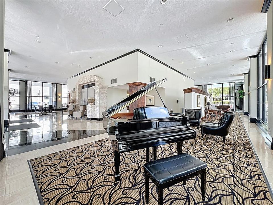 For Sale: $219,999 (1 beds, 1 baths, 799 Square Feet)