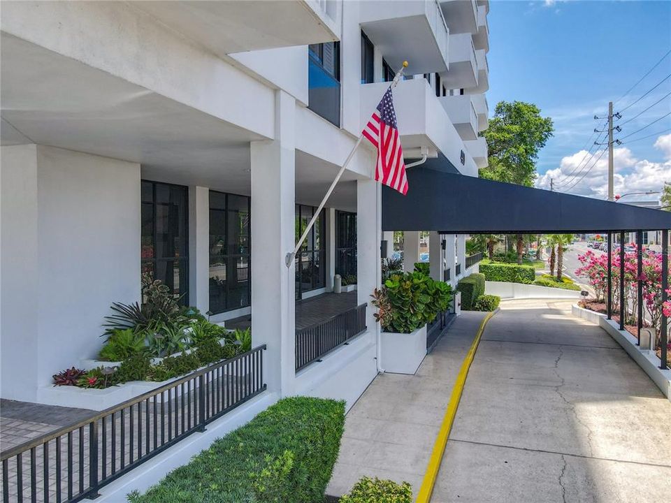 For Sale: $219,999 (1 beds, 1 baths, 799 Square Feet)