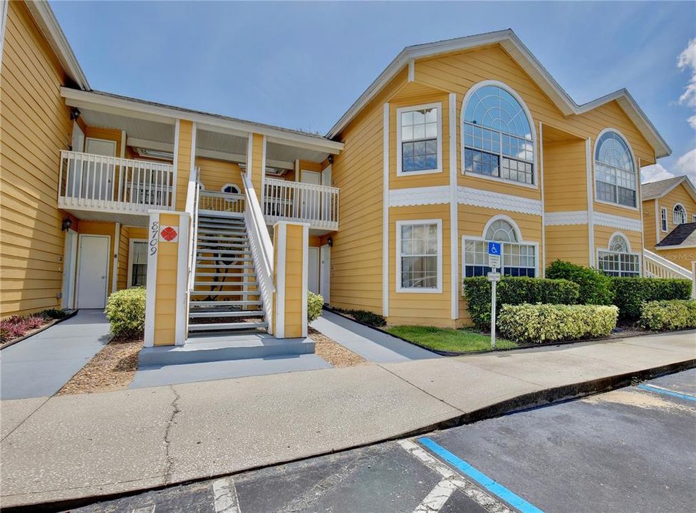 Activo con contrato: $244,000 (3 camas, 2 baños, 1357 Pies cuadrados)