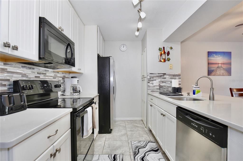 Activo con contrato: $244,000 (3 camas, 2 baños, 1357 Pies cuadrados)